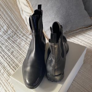 Tods Chelsea Boots in Black Leather Size 7.5 US
